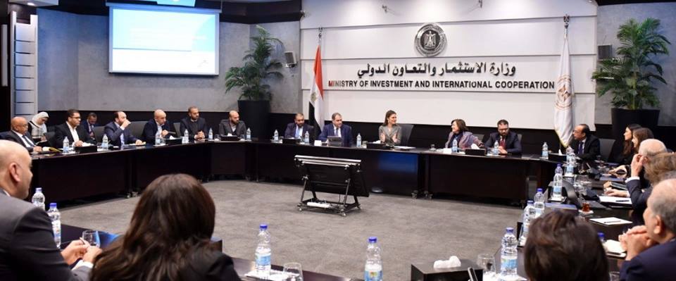 وزيرة الأستثمار تفتتح مائدة مستديرة حول التمويل متناهى الصغر فى مصر