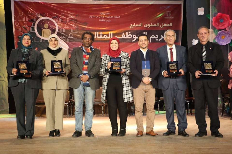 بالصور عواض يشهد احتفالية تكريم الموظف المثالى