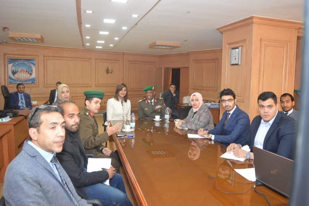 وزيرة الهجرة تبحث مع قائد قوات الدفاع الشعبي التعاون في دورات تثقيفية لشباب المصريين بالخارج