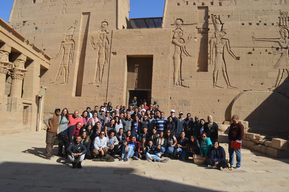 وزارة الهجرة تستضيف شباب المصريين بالخارج فى زيارة لمعبد فيله