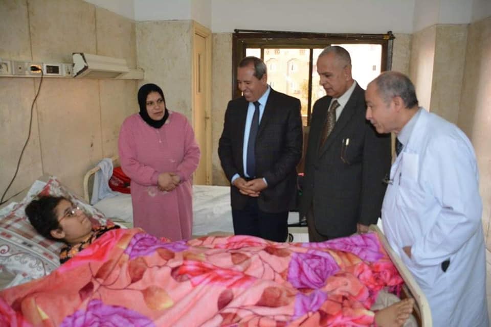 مدير الدولي بالمنصورة يزور مصابة شارع الترعة ويؤكد قدمنا الرعايه الطبيه فور وصولها