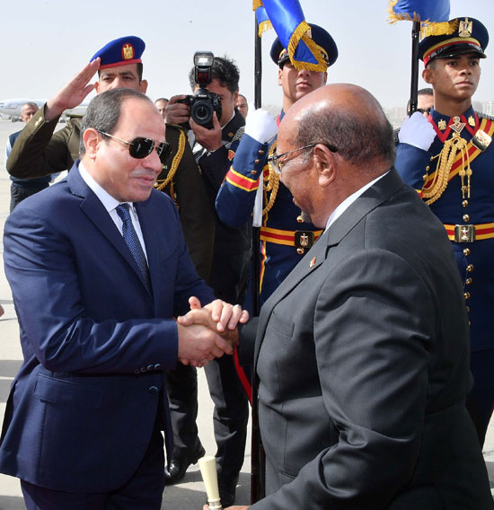 عمر البشير يغادر القاهرة عقب زياته لـ مصر ولقاء الرئيس السيسي