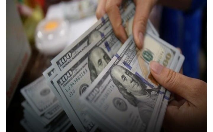 الدولار و الريال السعودي و عملات عربية اخري تتراجع امام الجنيه تعرف علي السبب