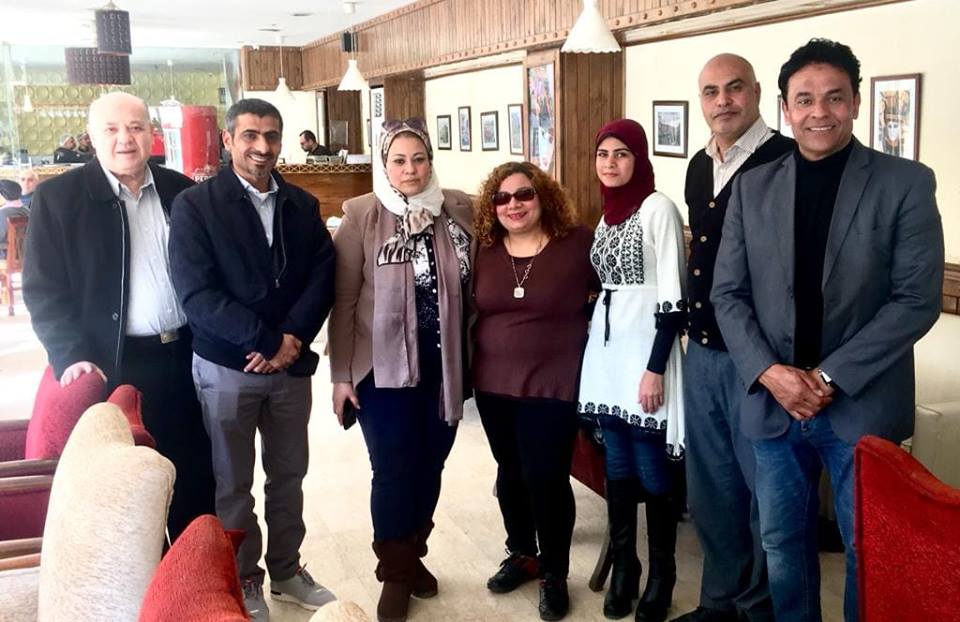 فرحة الفرحة يلتقي عدد ا من الصحفيين علي ضفاف نيل القاهرة