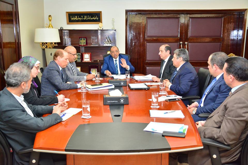 وزير التنمية المحلية يبحث عدة ملفات أهمها استعدادات المحافظات لإستضافة كأس الأمم الافريقية2019