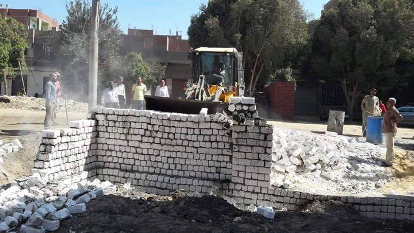 إزالة 19 حالة تعد بالبناء على أرض زراعية ببنى مزار بالمنيا