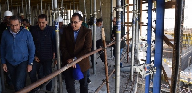 مدبولي يبحث كفاءة تشغيل محطة معالجة مياه الصرف الصحي بأسوان