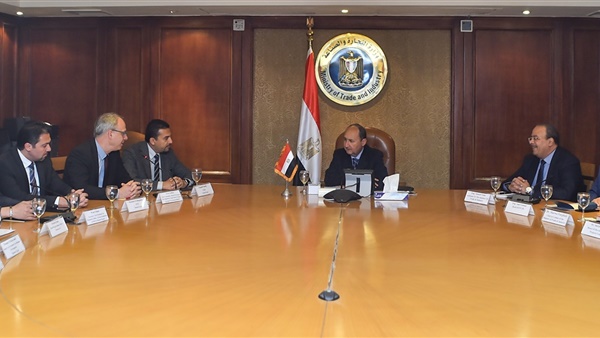 وزير التجارة يبحث مع سيمنس تحسين القدرات التنافسية للصناعة المصرية