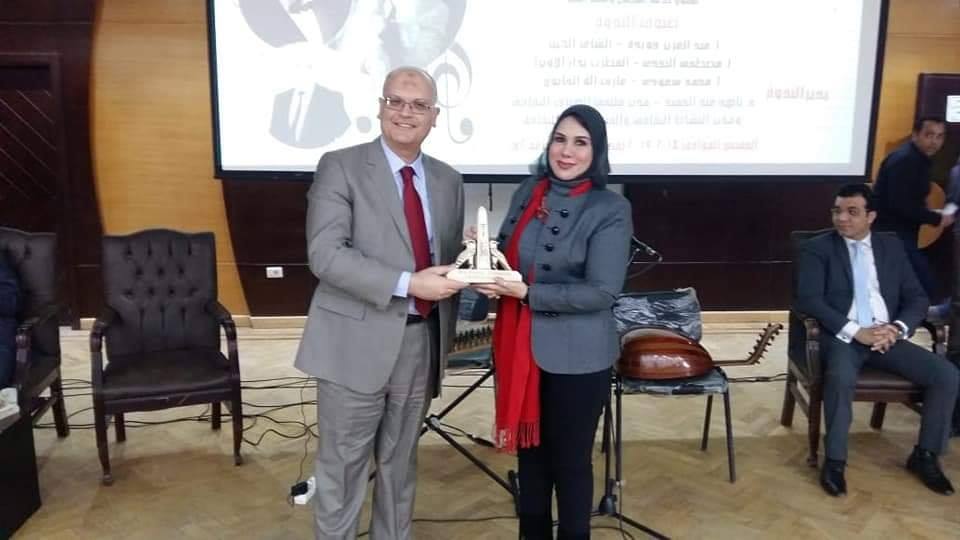 بالصور .. انطلاق فعاليات الصالون الثقافى الأول بنجاح في جامعة عين شمس
