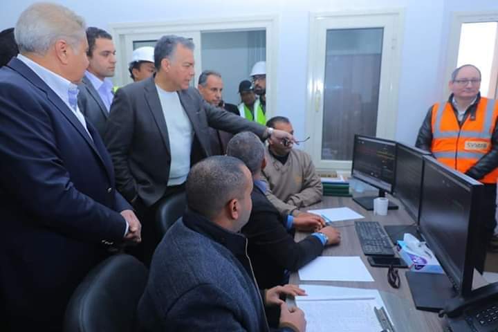 وزير النقل يتابع التشغيل التجريبي لبرج إشارات مغاغة للسكك الحديدية
