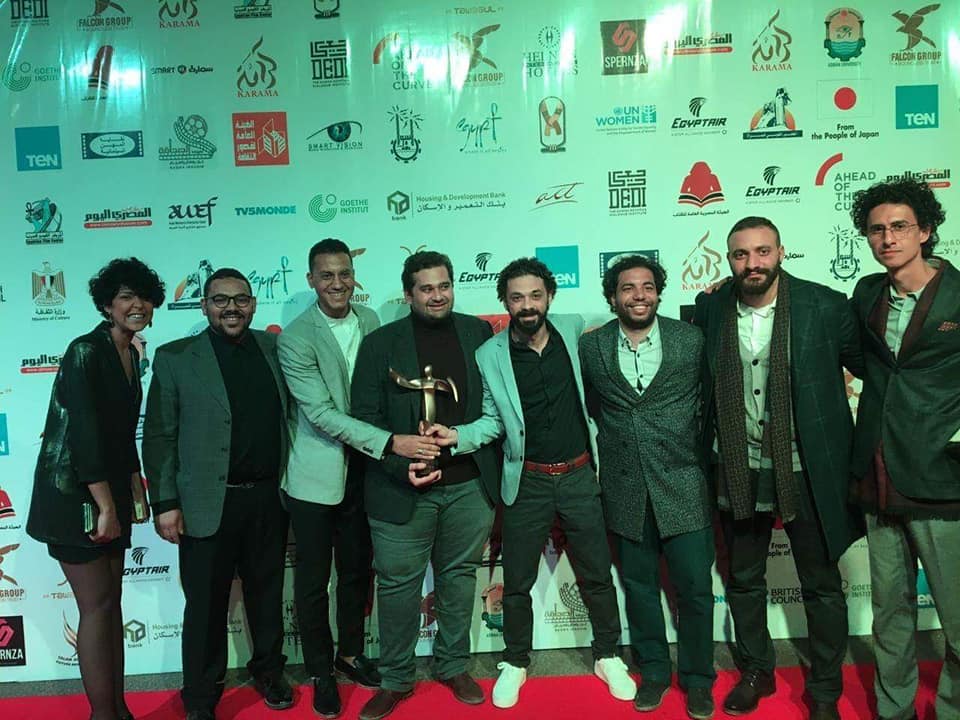 فيلم بين بحرين ينجح في حصد الجوائز