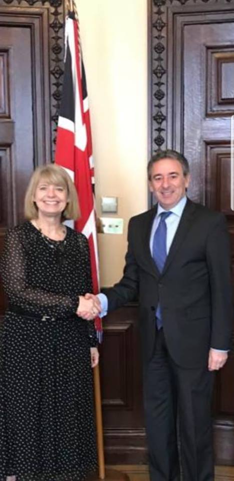 سفير مصر في لندن يلتقي وزيرة الشئون الأفريقية البريطانية ”هارييت بالدوين”