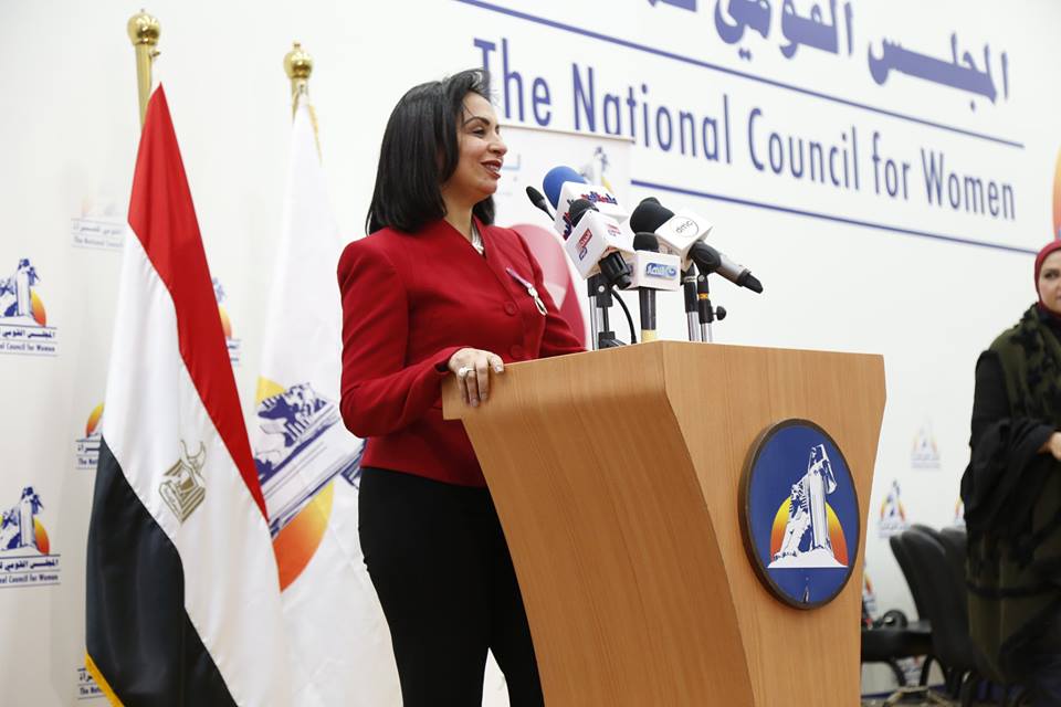 مايا مرسى تغادر البلاد متوجهه الى نيويورك