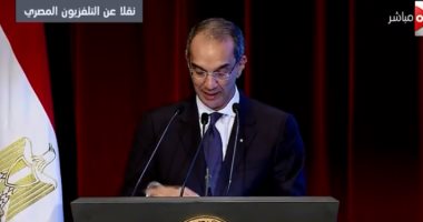 وزير الاتصالات يؤكد أن اشتراطات البناء ستتضمن توصيل كابلات الألياف