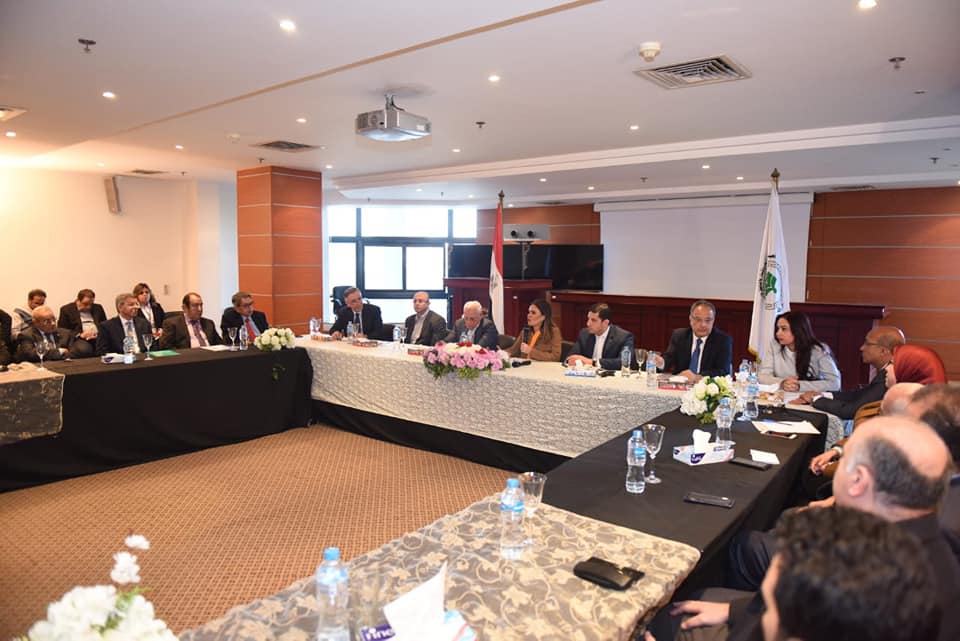 د.سحر نصر ...تدعو مستثمرين المنطقة الحرة لزيادة استثماراتهم ومضاعفة الصادرات ومعدل الانتاج