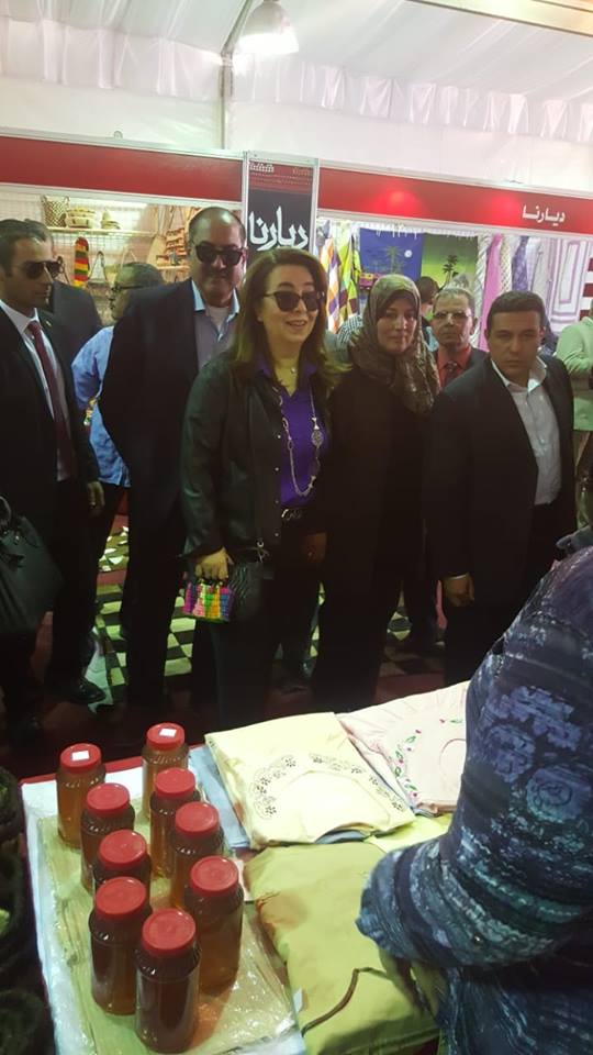 والي تفتتح معرض ديارنا في أسوان على هامش ملتقى الشباب العربي والإفريقي