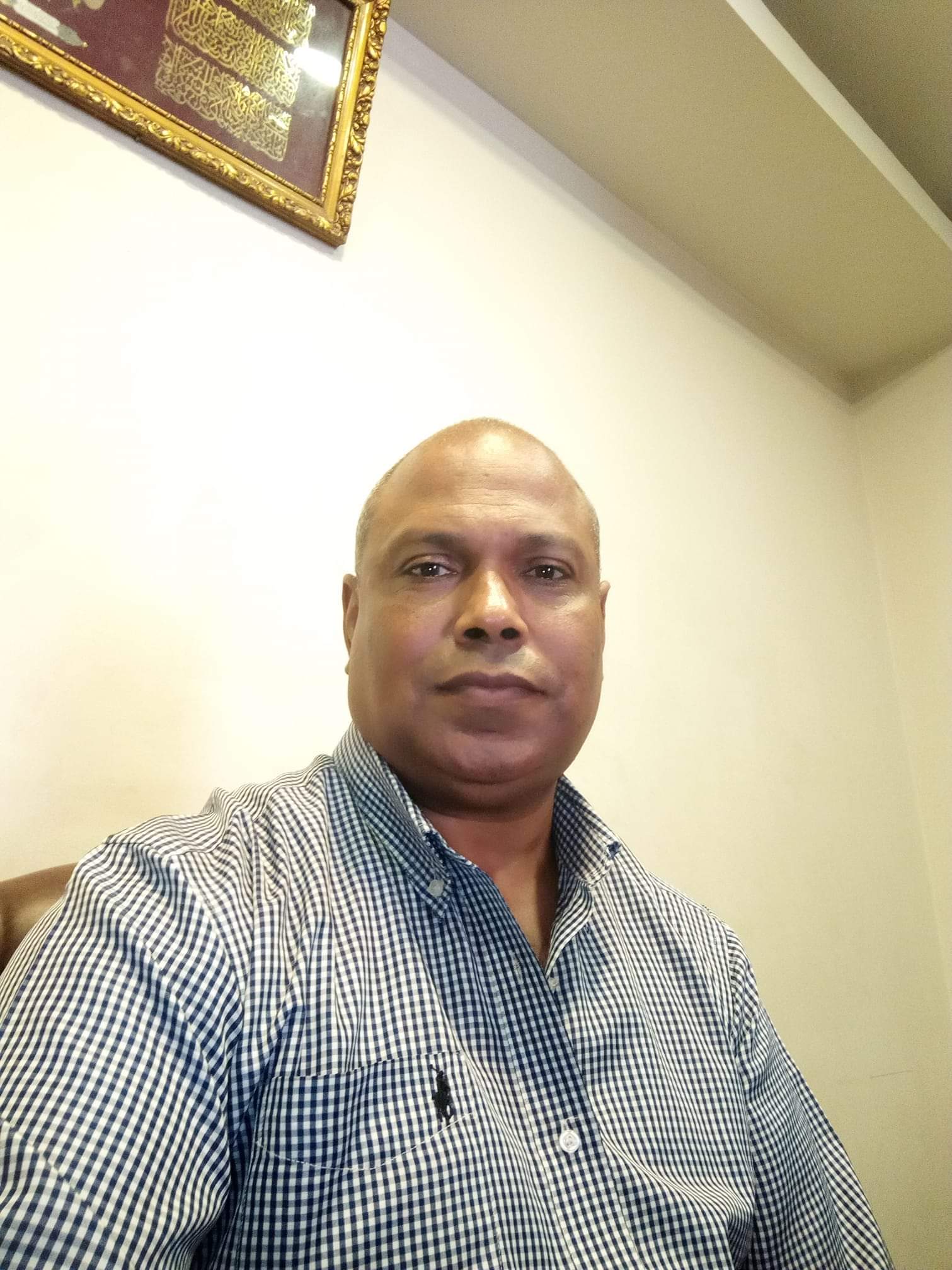 حزينَ النّقْسِ أتْعبهُ المصـيرُ