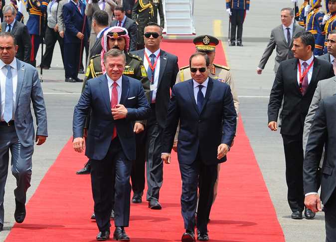 الرئيس السيسي يودع ملك الأردن بمطار القاهرة