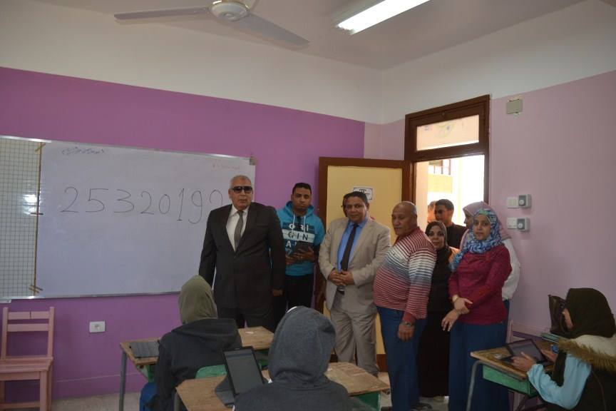 الزملوط والتداوي يتفقدا عددًا من مدارس الثانوي العام بالخارجة