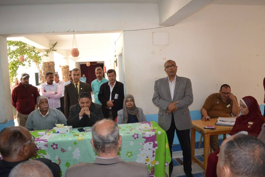 التداوي يجتمع بمنسوبي الديوان العام بتعليم الوادي الجديد