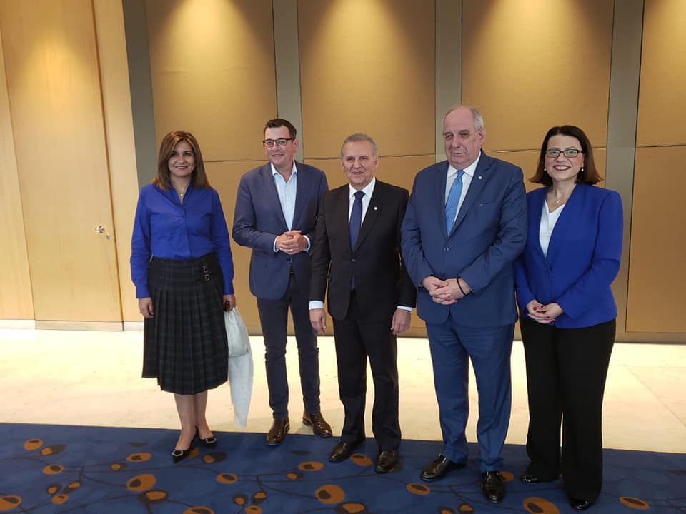 وزيرة الهجرة تلتقي رئيس حكومة ولاية فكتوريا لبحث تعزيز التعاون بين الجاليات الثلاث وأستراليا