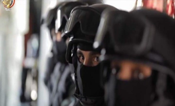 استشهاد 7 بينهم ضابطا شرطة وإصابة 26 في تفجير انتحاري بالشيخ زويد