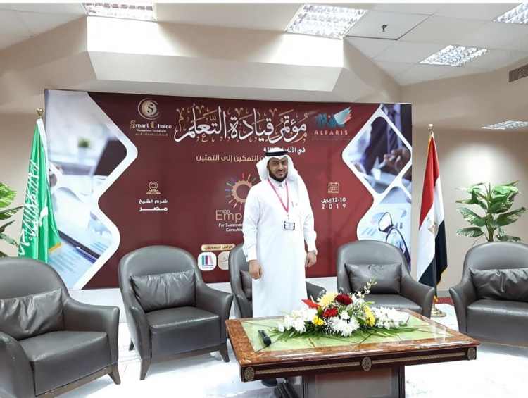 وكيل وزارة التربية والتعليم بجنوب سينا يكرم سعيد المالكي بشرم الشيخ