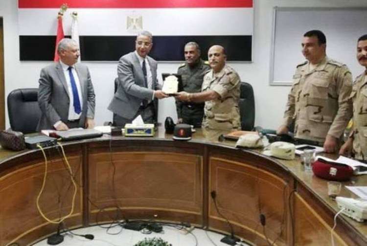 الأنصاري يتابع عملية فرز الأصوات من غرفة العمليات الرئيسية