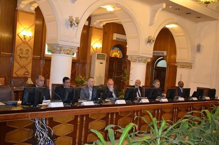 علوم  المياه بجامعة الإسكندرية تجتمع مع ممثلو القطاعين العام والخاص