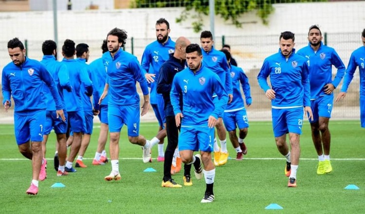 جروس يعقد محاضرة فنية لاعبى الزمالك قبل مباراة نهضة بركان