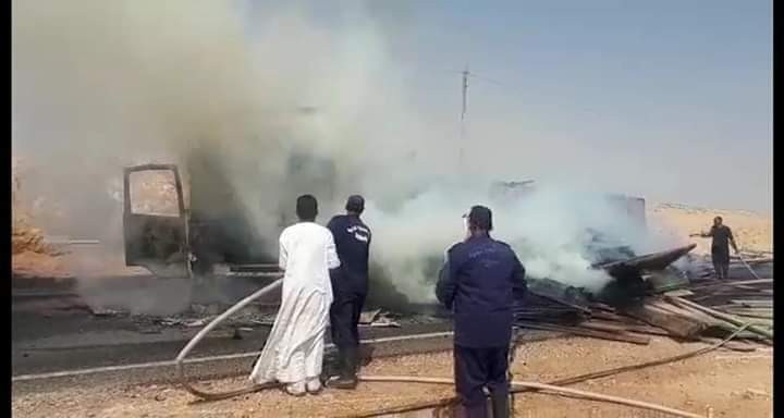 السيطرة على حريق سيارة نقل محملة بالأخشاب بمنفلوط بأسيوط