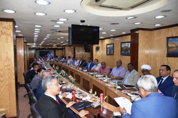 احمد ابراهيم يعقد إجتماعاً موسعاً لتوفير الدعم المعنوى والمادى لفريق اسوان