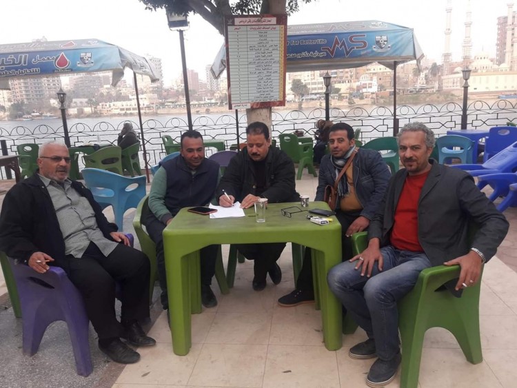 المحافظين يتقدم بطلب لوزير التعليم لحظر إستخدام "المحمول بالمدارس بالغربية