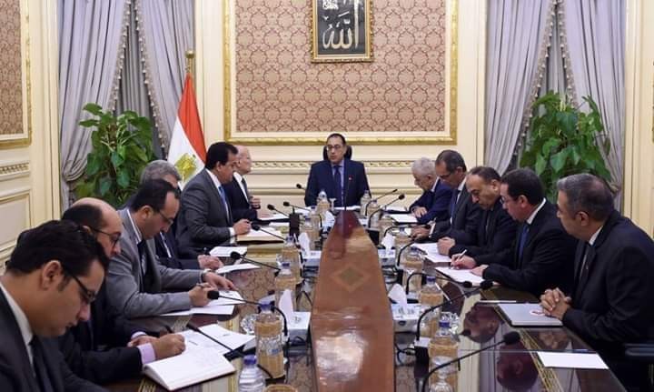رئيس الوزراء يُتابع جهود توطين صناعة "التابلت" في مصر