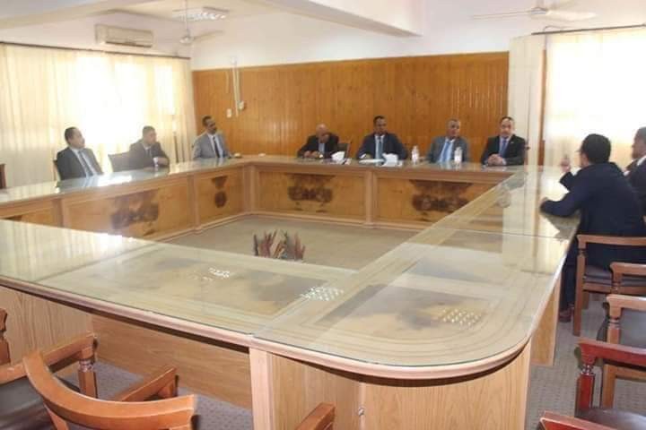 رئيس جامعة جنوب الوادي يتفقد كلية الحقوق ويلتقي أعضاء هيئة التدريس