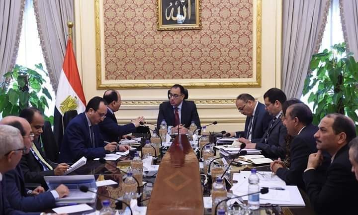 رئيس الوزراء يتابع مع وزير المالية إجراءات تطبيق الحد الأدنى للأجور