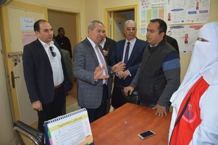 محافظ الدقهلية : عمل مقايسة لاستبدال خط كهرباء   وإصلاح الاسانسيرات المعطلة بمستشفى المطرية