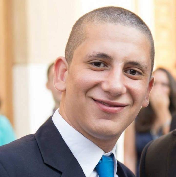 صيدلي يقدم نصائح لتلاميذ المدارس لتجنب الإصابة بفيروس كورونا