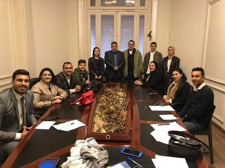 المحافظين يطالب بصدور قرار فرض حظر التجوال داخل البلاد لمواجهة انتشار فيروس كورونا.