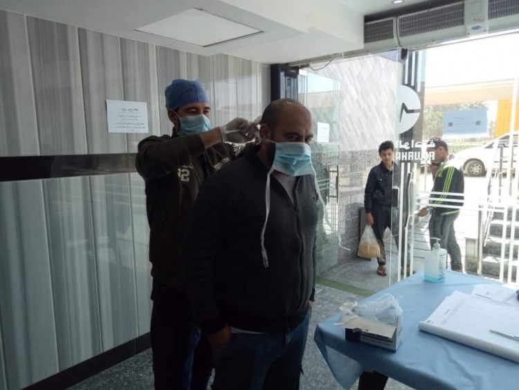 تطبيقًا لتعليمات وزارة الصحة فحص طبي لزائرين مستشفي الواحة