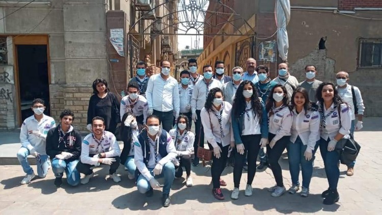 المجموعة الكشفيه بكنيسه العذراء مريم مهمشة بالشرابيه يوزعوا قربان علي اسر الكنيسه