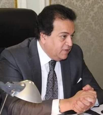 التعليم العالي توزع 20 كابينة تعقيم كاملة على المستشفيات الجامعية