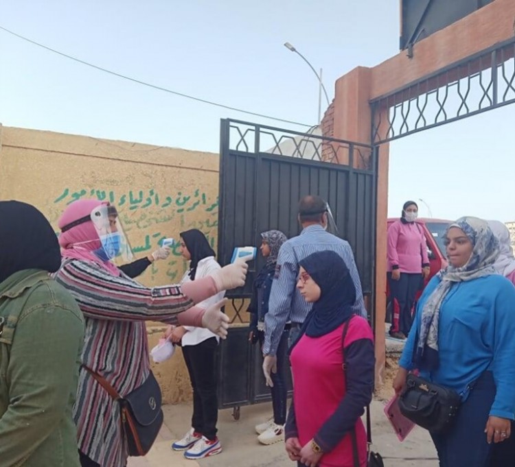بدء توافد طلاب الثانوية العامة على اللجان فى الإسكندرية