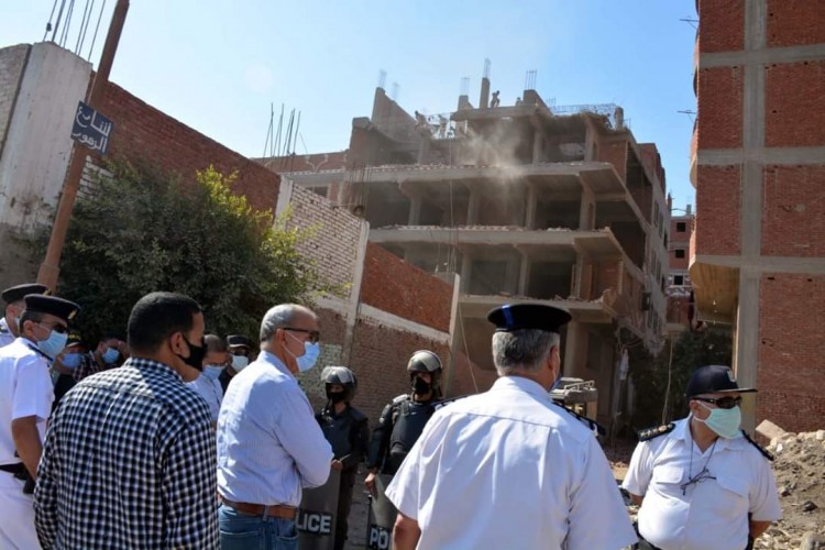 محافظ القليوبيه يقود حملة لإزالة المباني المخالفة على الأراضي الزراعية بميت حلفا مركز قليوب