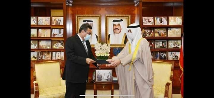 سفير مصر بالكويت يُسلم رسالة من رئيس الجمهورية