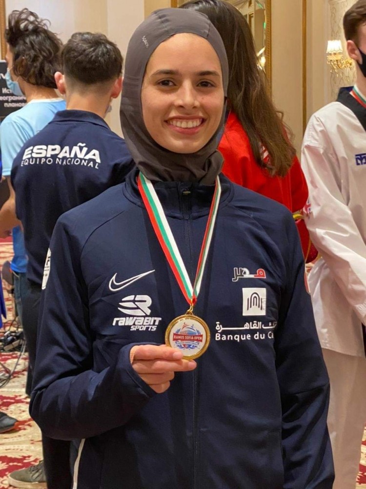 وزير الرياضة يهنئ لاعبة المنتخب المصري للتايكوندو نور حسين لفوزها بذهبية بلغاريا المفتوحة