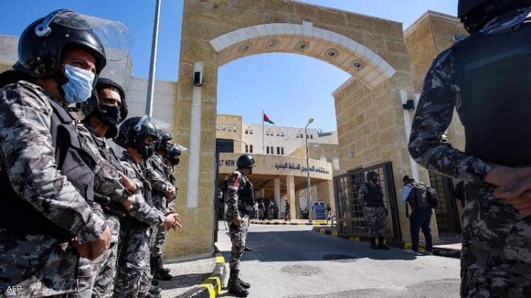 حادثة السلط بالأردن.. توقيف مسؤولين بتهمة التسبب بالوفاة