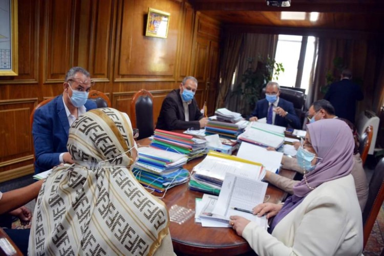 محافظ القليوبية يجتمع باللجنة العليا لاختيار القيادات