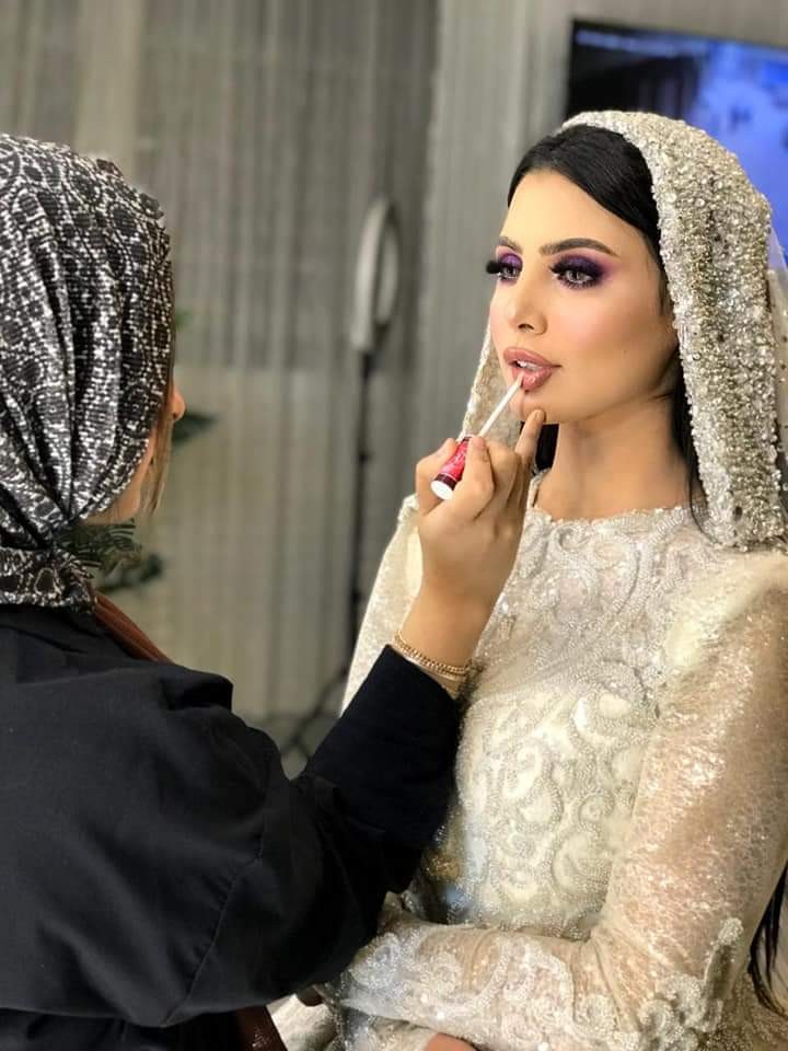 إنجي أبوالعزم تقدم نصائح إستخدام «الميك آب» في موجة الحر