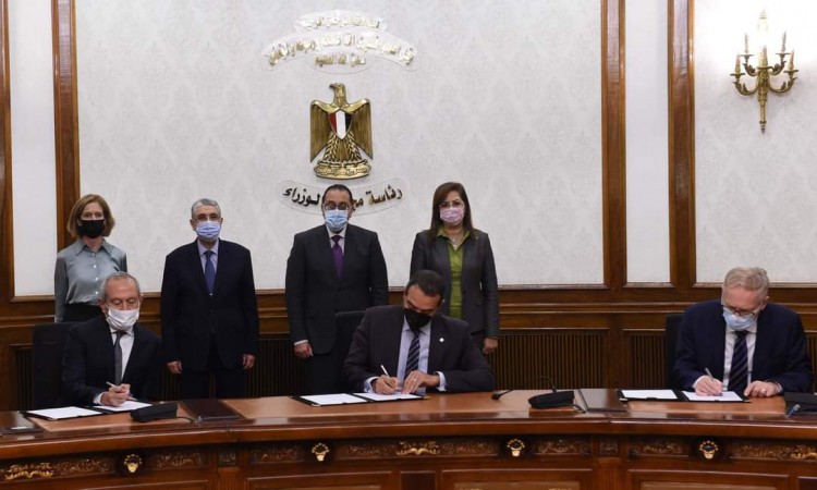 رئيس الوزراء يشهد توقيع اتفاقية إنتاج الهيدروجين الأخضر بكميات تتراوح بين 50 – 100 ميجاوات